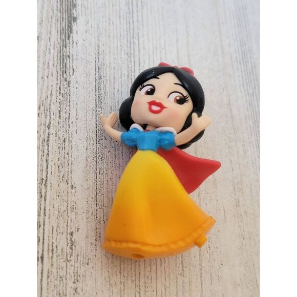 Miniature Snow White princess Disney Pixar toy figure - Picture 2 of 4